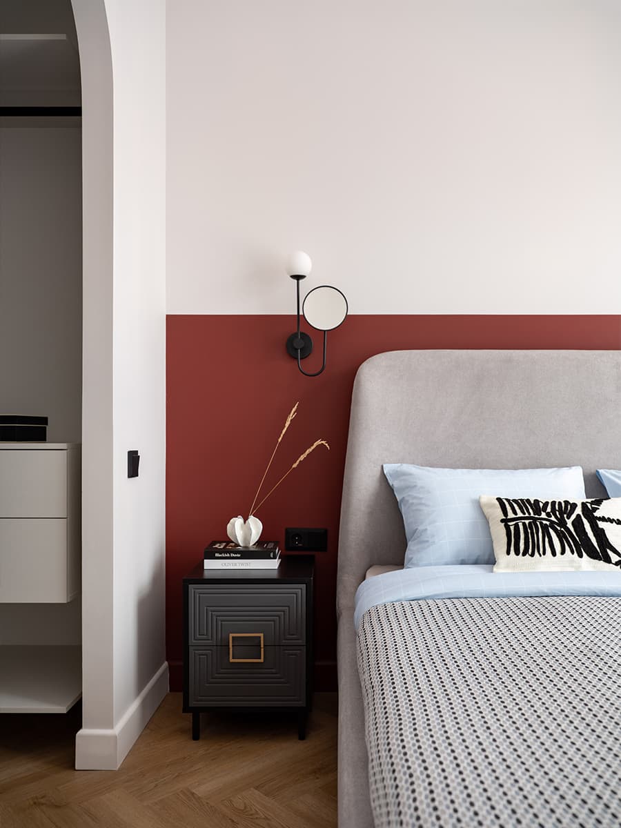 Эклектичный интерьер квартиры с контрастными акцентами — проект Александры Николаевой