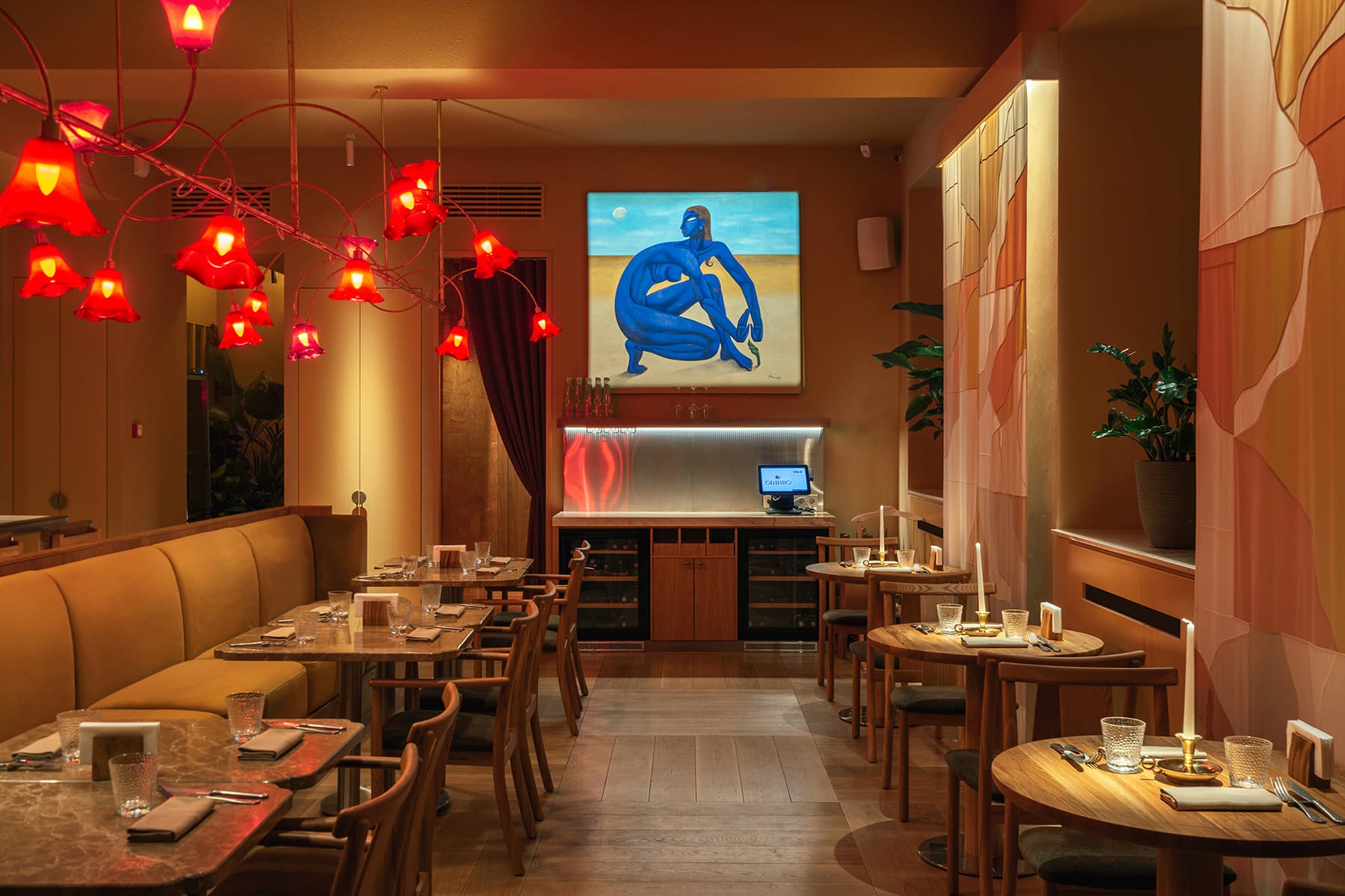 Чувственное искусство и продуманное освещение в интерьере ресторана — проект Юлии Ионовой