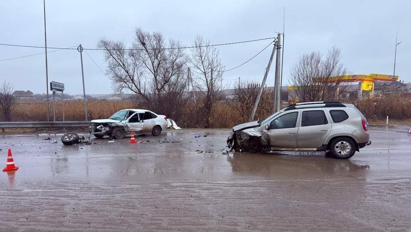 Четыре человека пострадали в лобовом столкновении на трассе под Пятигорском