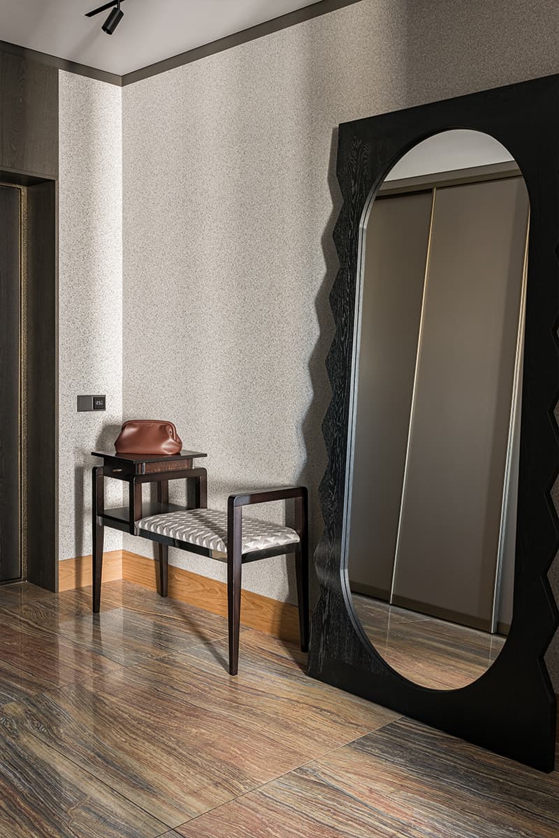 Приятные на ощупь материалы и артефакты прошлого в интерьере квартиры в Екатеринбурге — проект Ирины Чертихиной