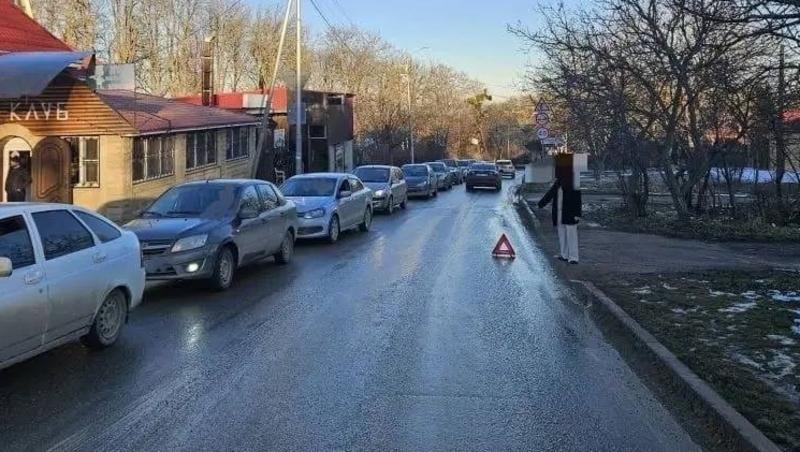 Девочку-подростка сбили вне пешеходного перехода в Ставрополе