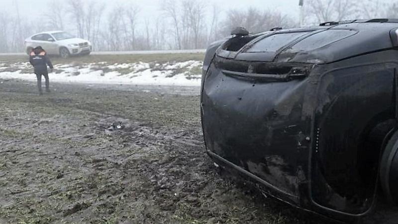 Два человека пострадали после опрокидывания авто в Шпаковском округе