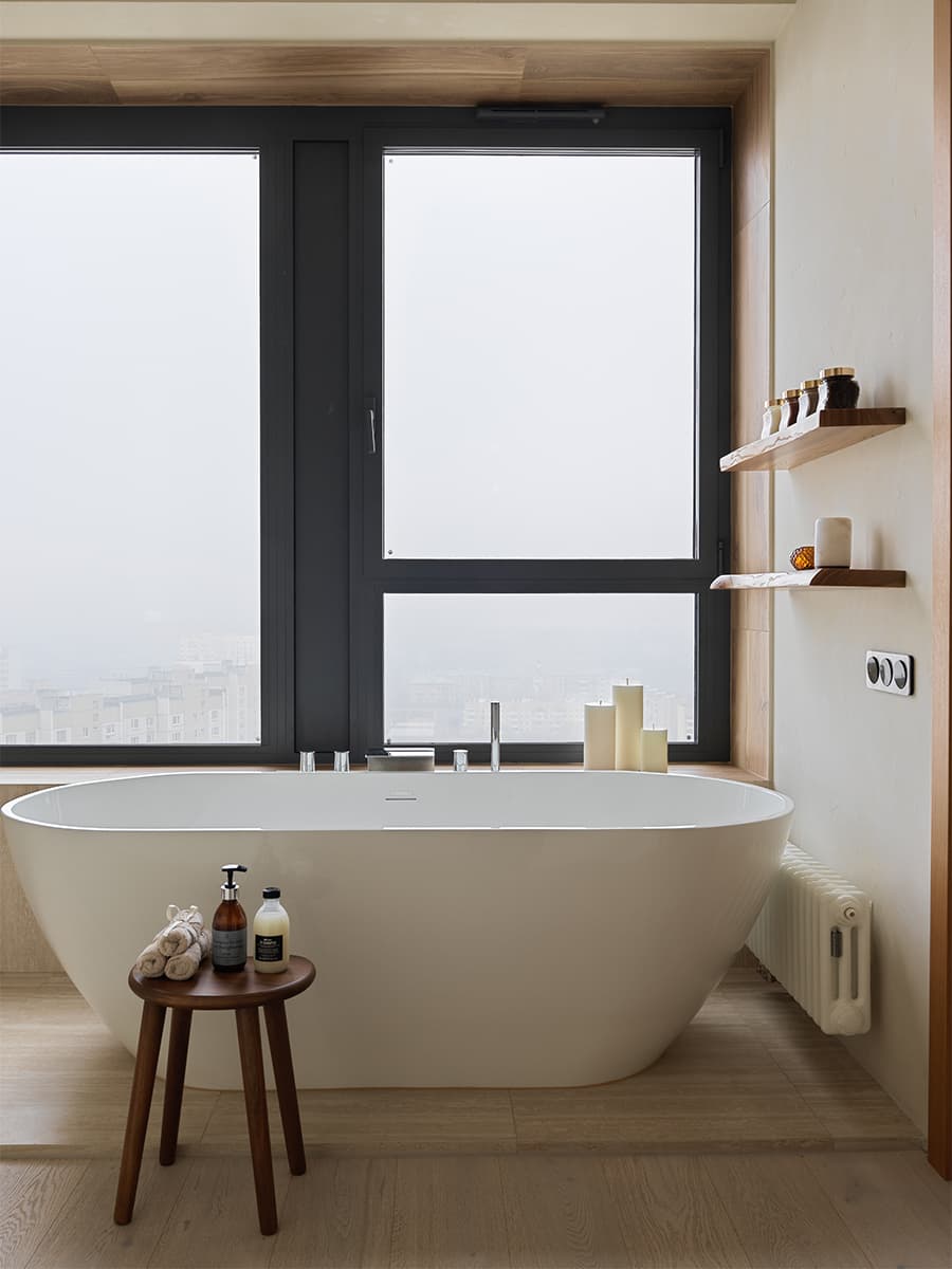 Интерьеры санузлов с отдельно стоящей ванной