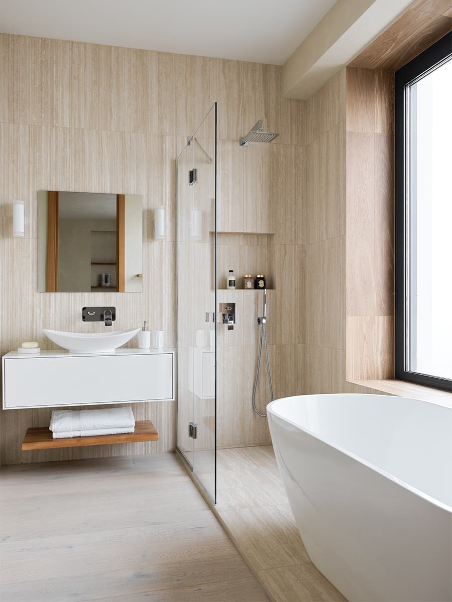 Интерьеры санузлов с отдельно стоящей ванной