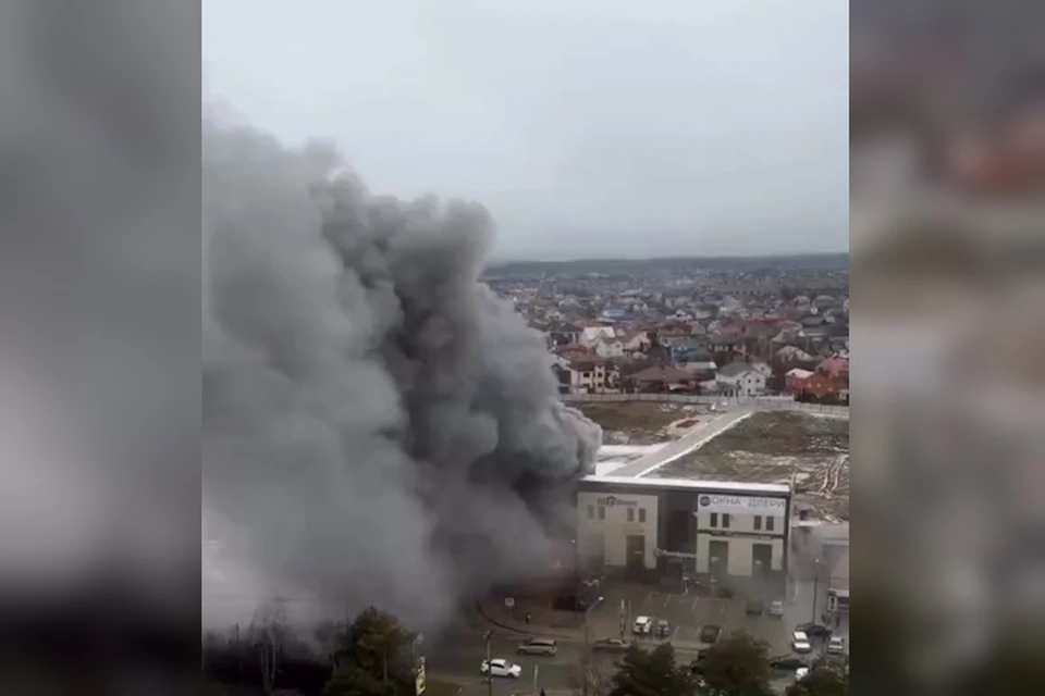 «Газель» подожгла строительный магазин на юге Ставрополя0