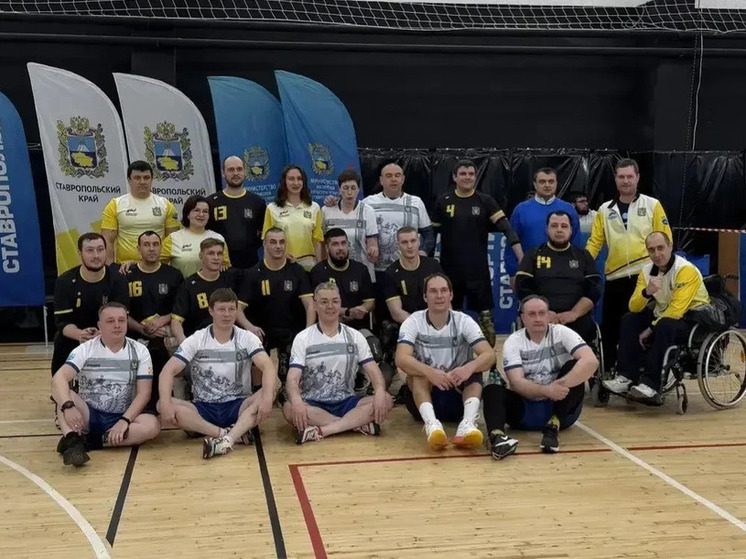 Глава Невинномысска принял участие в матче по волейболу сидя с ветеранами СВО