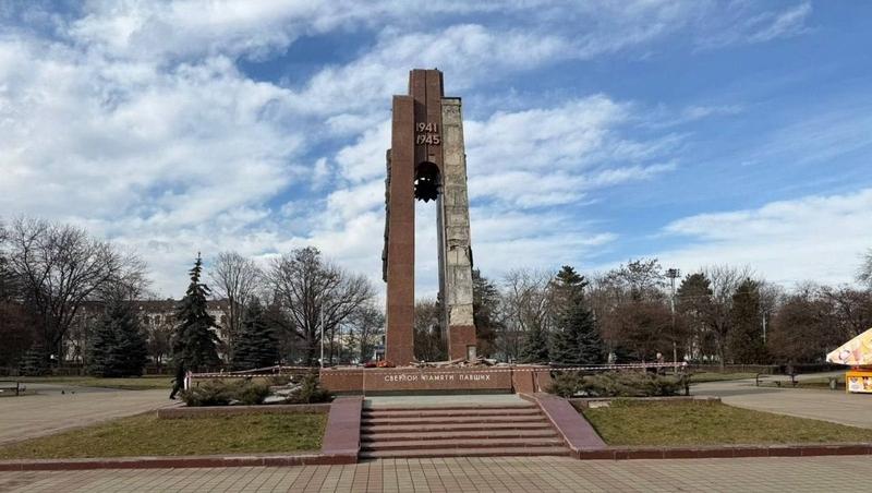 Глава СКР требует доклад по обрушению части памятника в Нальчике после ремонта