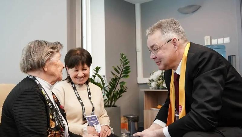 Глава Ставрополья встретился в Москве с блокадницей из Еревана