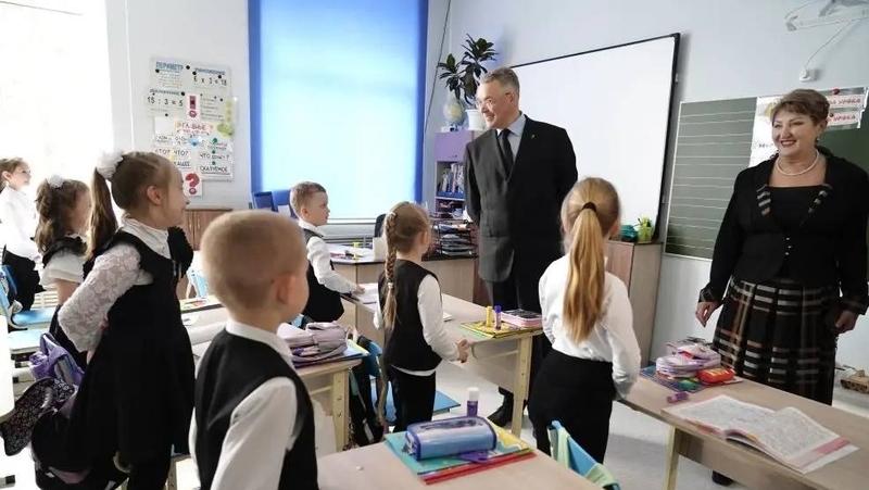 Главе Ставрополья посетил обновлённую школу и подмытую дамбу в Лермонтове