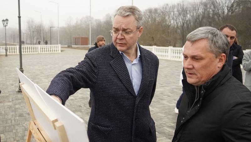 Губернатор проверил, как идёт строительство школы, бассейна и моста в Пятигорске
