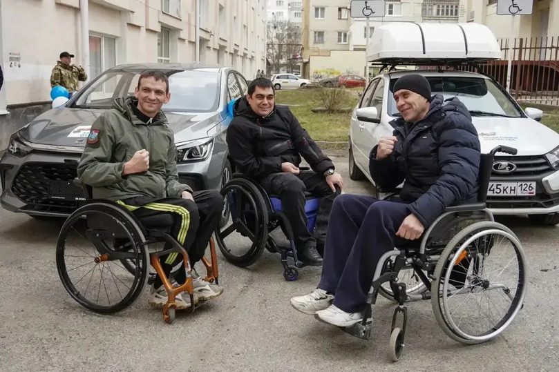 Губернатор Ставрополья вручил ключи от автомобиля с ручным управлением ветерану СВО  Ставрополь (Кавказ)1