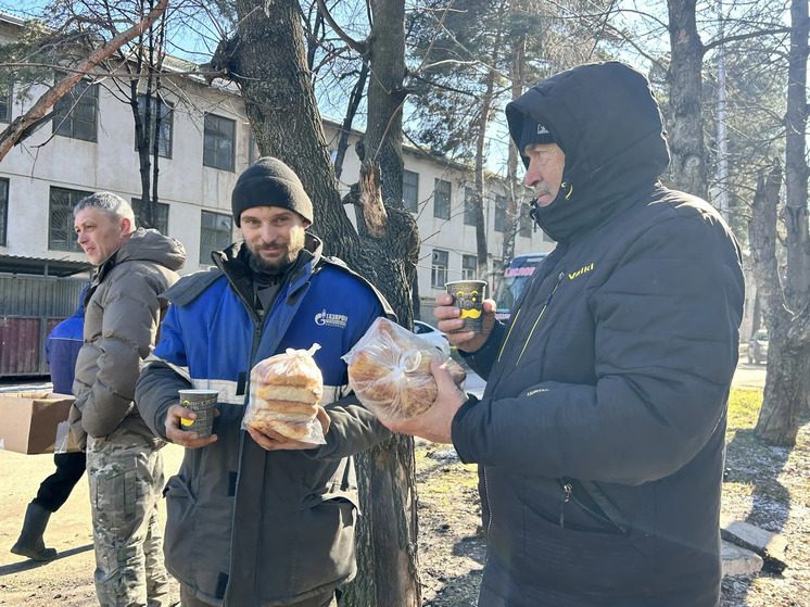Кисловодчанка поблагодарила аварийную бригаду «Теплоэнерго» пирожками