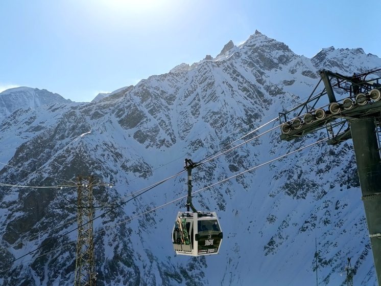 Команда тревел-шоу «Поехали!» покоряет Эльбрус: съемки проходят на высоте 3912 метров