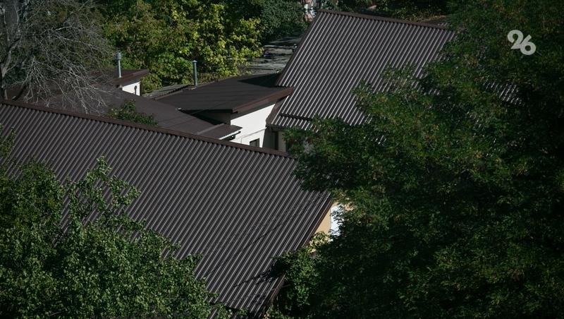 Кровли на двух пятиэтажках 1956 и 1990 годов постройки обновили в Кисловодске