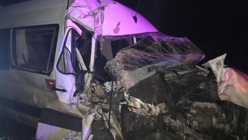 Маршрутка Ставрополь &mdash; Моздок с пассажирами догнала &laquo;Камаз&raquo; и разбилась