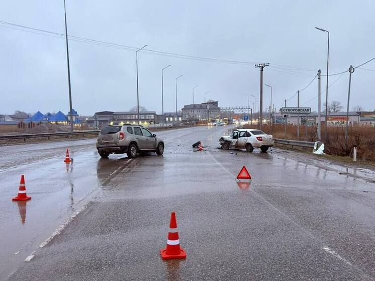 На трассе «Лермонтов-Черкесск» иномарка вылетела на встречку: пострадали четыре человека