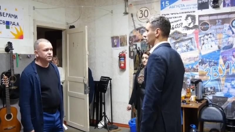 Партдесант осмотрел ремонтируемые школу и ДК в двух округах Ставрополья