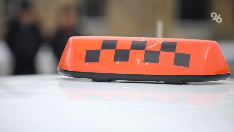 Пять рейдов по работе такси провели на Ставрополье