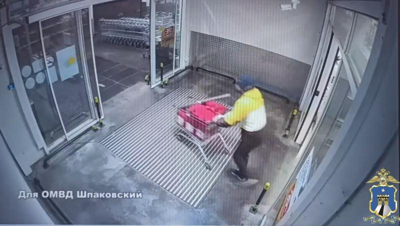 Семь уголовных дел завели на ставропольца, укравшего инструменты из магазина