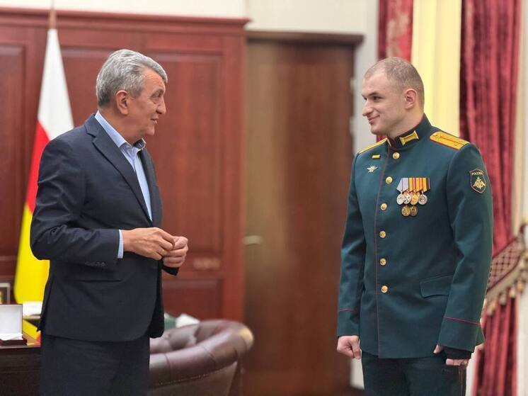 Сергей Меняйло вручил медаль «Во Славу Осетии» участнику СВО Георгию Баскаеву