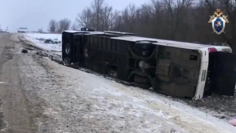 Следком и прокуратура Ставрополья проводят проверку после опрокидывания автобуса