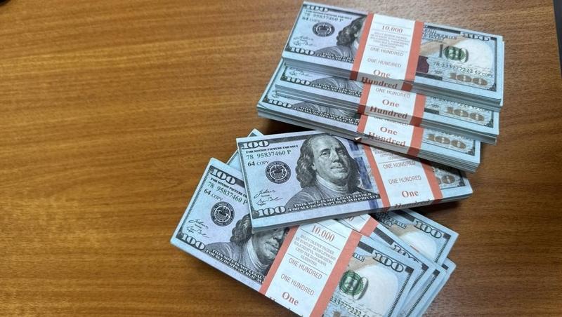Тысячи наличных долларов, евро и рублей хотели вывезти контрабандой из Минвод
