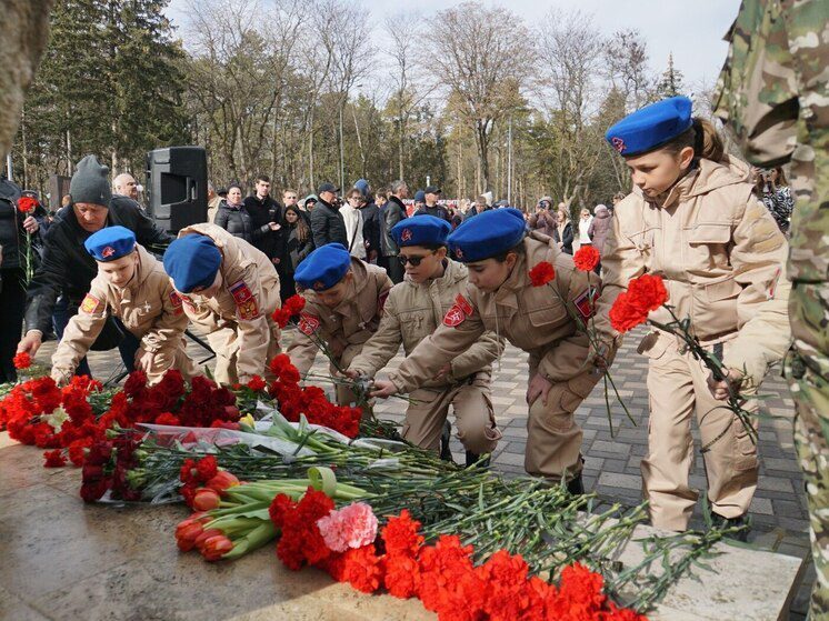  В Ессентуках почтили память воинов-интернационалистов и вручили орден Мужества матери бойца СВО