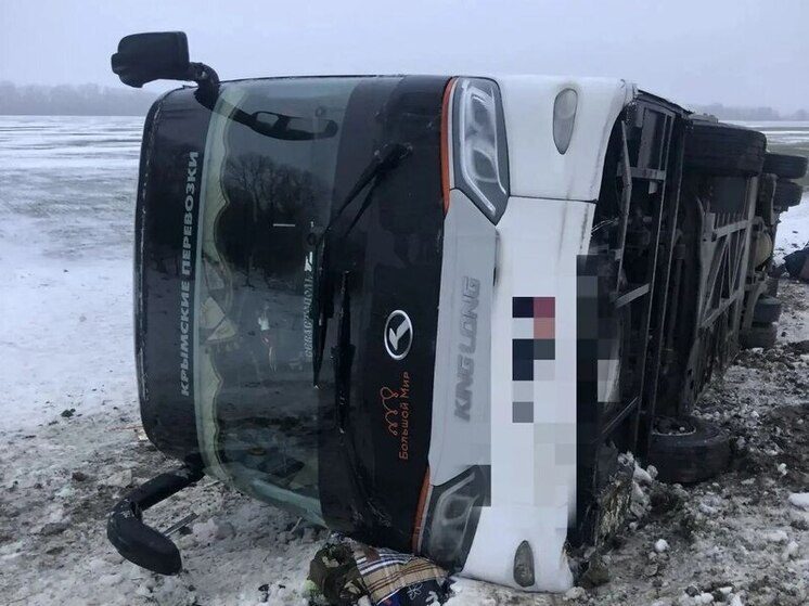 В Ипатовском округе Ставрополья опрокинулся междугородний автобус Севастополь - Астрахань, есть пострадавшие