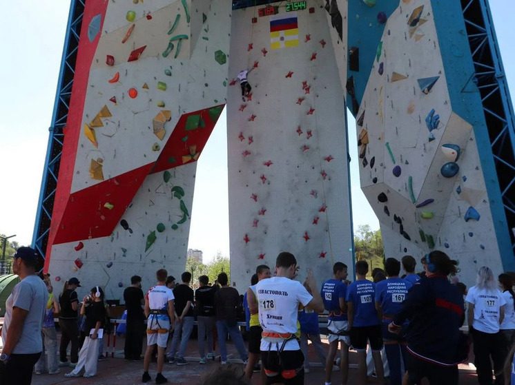 В Кисловодске первый типовой скалодром на Северном Кавказе посетили более двух тысяч человек