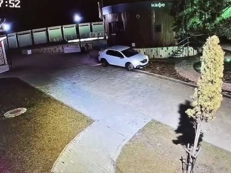 В Кисловодске вандал на джипе разгромил подпорную стену на Кольцо-горе