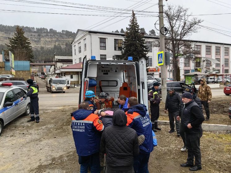 В Кисловодске водитель легковушки попал в ДТП из-за плохого самочувствия