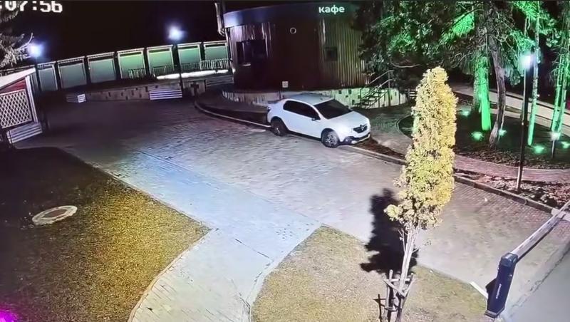 В Кисловодске водитель повредил подпорную стену на горе Кольцо