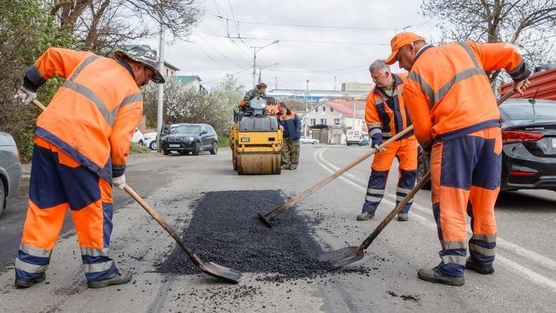В Кисловодске впервые используют литой асфальт для зимнего ремонта дорог