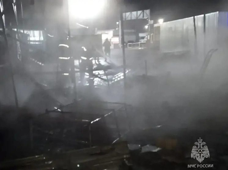 В Нальчике на территории рынка Дубки произошёл пожар