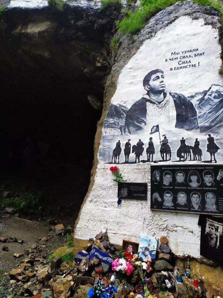 В Осетии спустя 24 года после схода ледника Колка нашли машину выживших в трагедии жителей Гизели