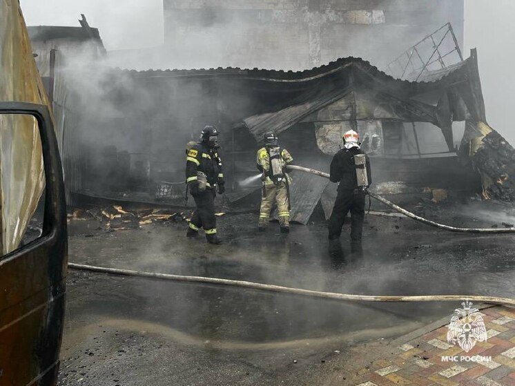 В Ставрополе горит магазин