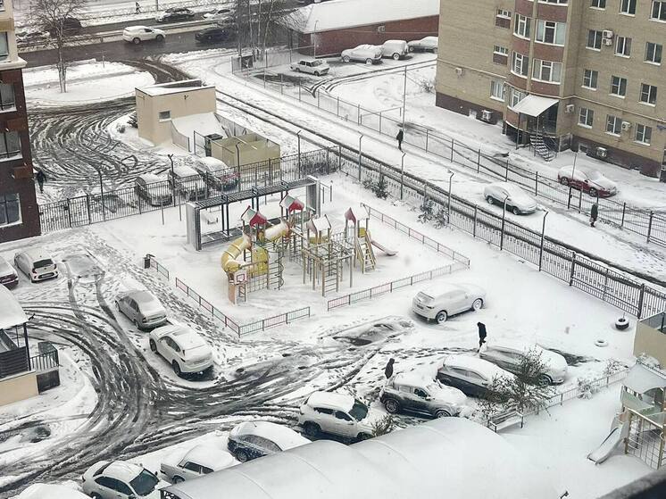 В Ставрополе из-за снегопада вводят свободное посещение для младшеклассников и дистанционку для старших