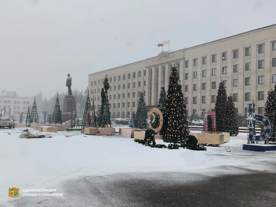 В Ставрополе начали демонтаж зимних украшений0