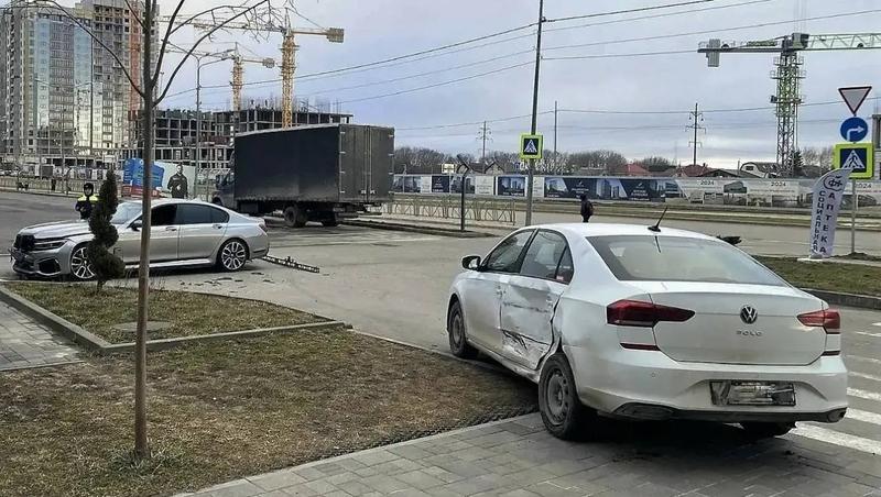 В Ставрополе водитель BMW спровоцировал ДТП с пострадавшей