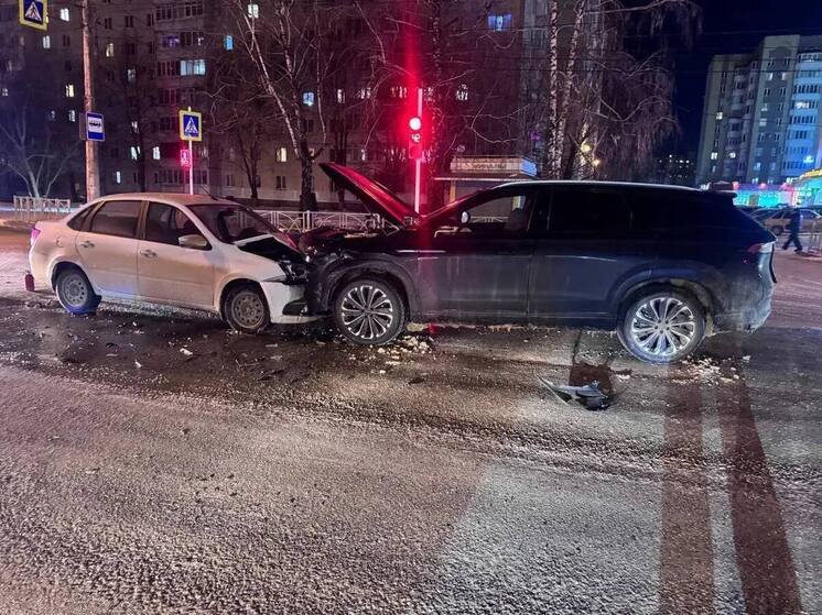 В Ставрополе водитель «Лады» пострадал при столкновении с иномаркой