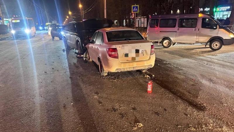 Водитель получил травму головы в столкновении двух легковушек в Ставрополе