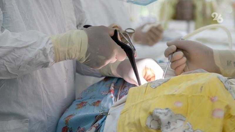 Врачи Ингушетии спасли израненную руку малыша, застрявшую в электроприборе