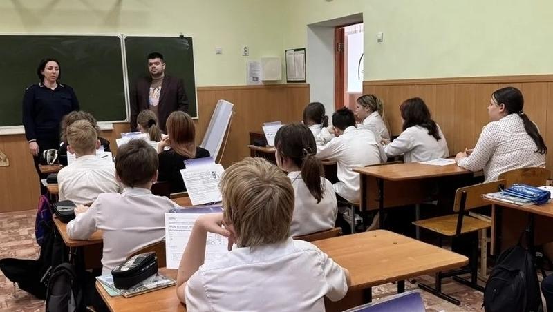 Выпускник &laquo;Героев Ставрополья&raquo; провёл патриотический урок в школе Изобильного