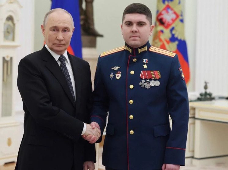 Защитник Отечества из Северной Осетии получил Звезду Героя России из рук Президента