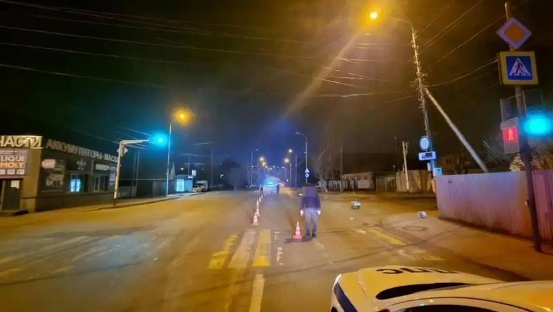Женщина погибла под колёсами Ford, переходя дорогу на красный свет в Ставрополе
