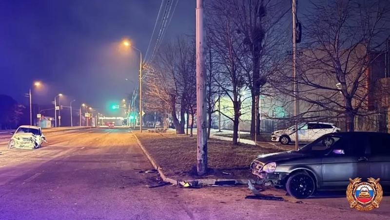 Злостный нарушитель ПДД попал в больницу после наезда на опору ЛЭП в Ставрополе