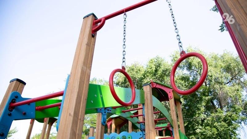 10-летний мальчик скончался после падения с качелей на детской площадке Нальчика