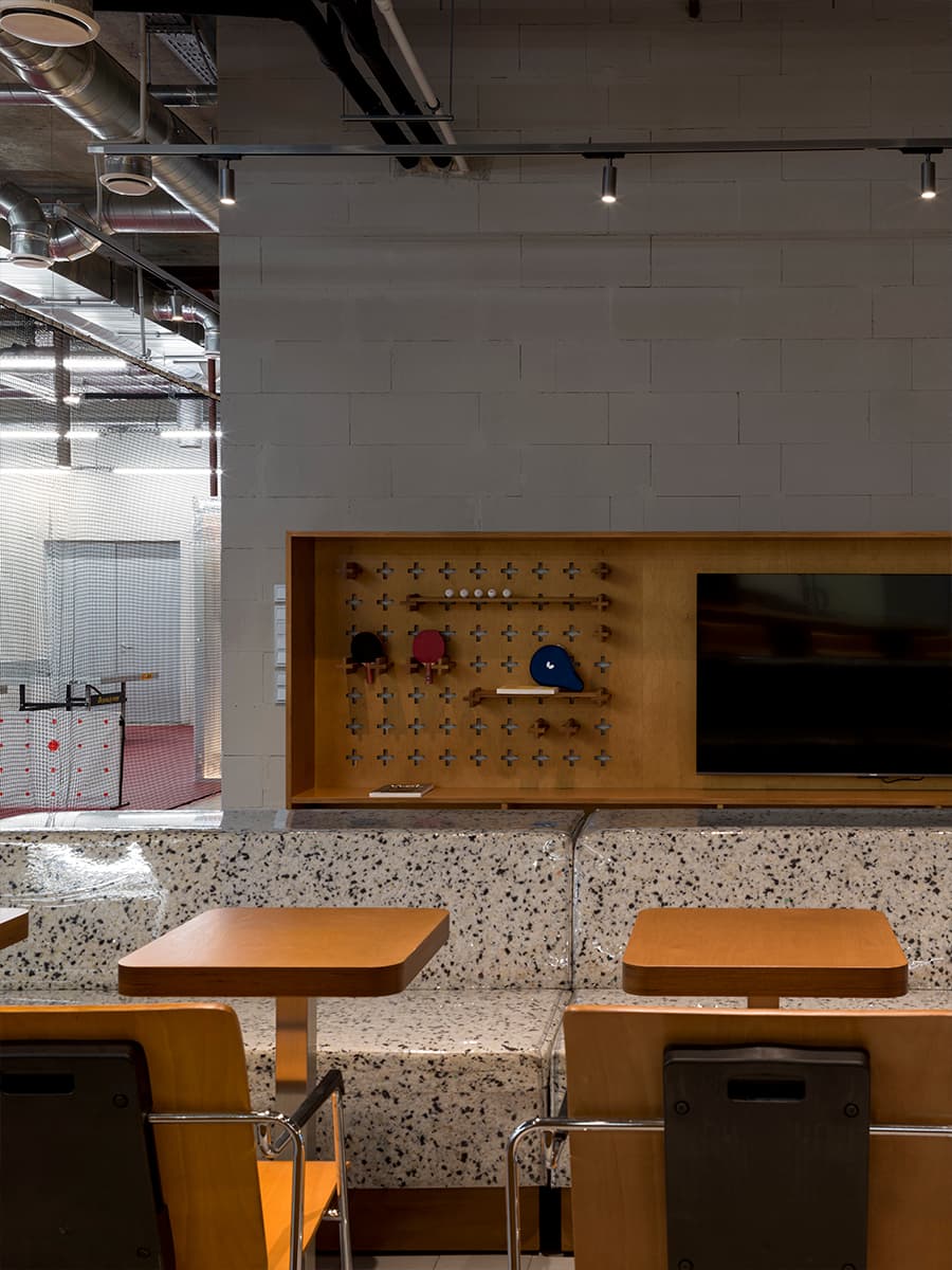 Выразительный интерьер московского клуба настольного тенниса — проект roomdesignburo