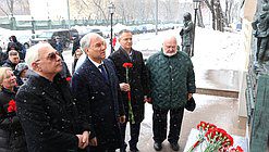 Генеральный директор киноконцерна «Мосфильм» Карен Шахназаров, Председатель Государственной Думы Вячеслав Володин, помощник Президента РФ Владимир Мединский и ректор ВГИК им. С. А. Герасимова Владимир Малышев