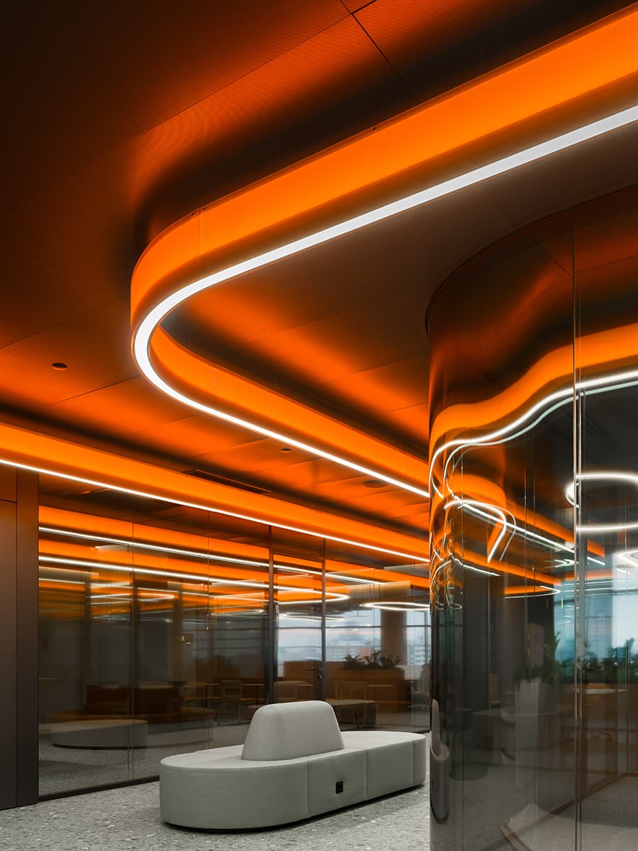 Контрасты и динамичный свет в интерьере технологичного офиса — проект IND Studio